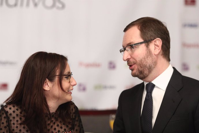 Andrea Levy y Javier Maroto en los Desayunos de Europa Press