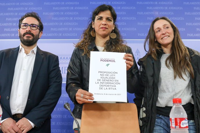 David Moscoso, Teresa Rodríguez y Vicky Vega en la presentación de la PNL