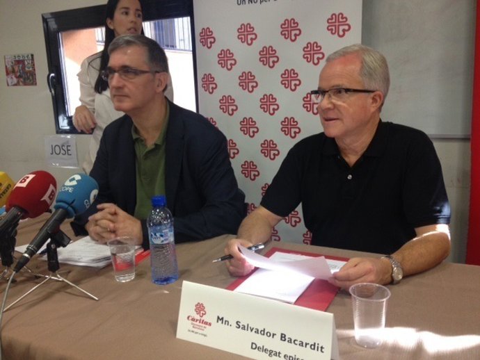 ARXIU. Director de Càritas Barcelona, S.Busquets, i el delegat S.Bacardit