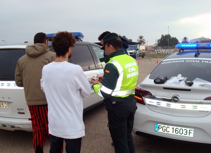            Uno De Los Controles De Alcoholemia Y Drogas                    