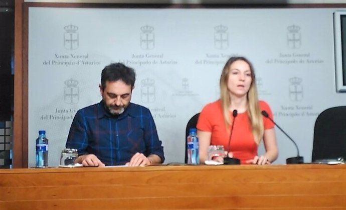 Orlando Fernández y Lucía Montejo en rueda de prensa. 