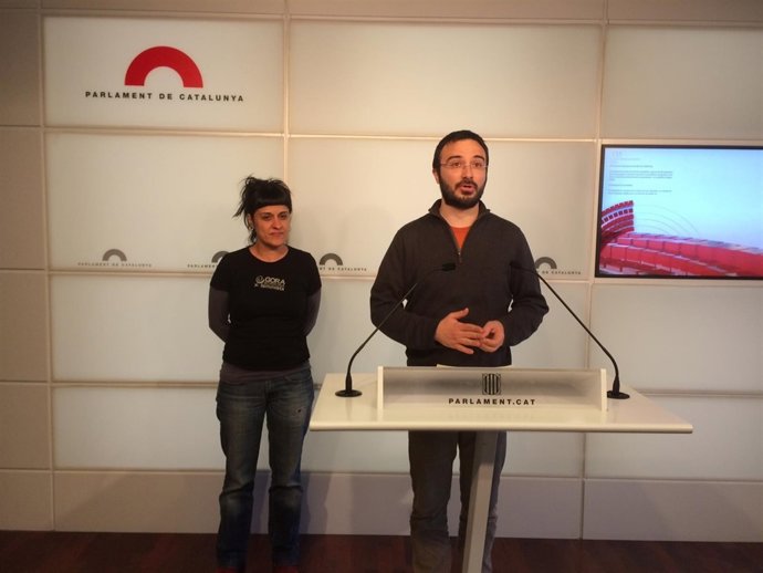 Los diputados de la CUP Albert Botran y Anna Gabriel