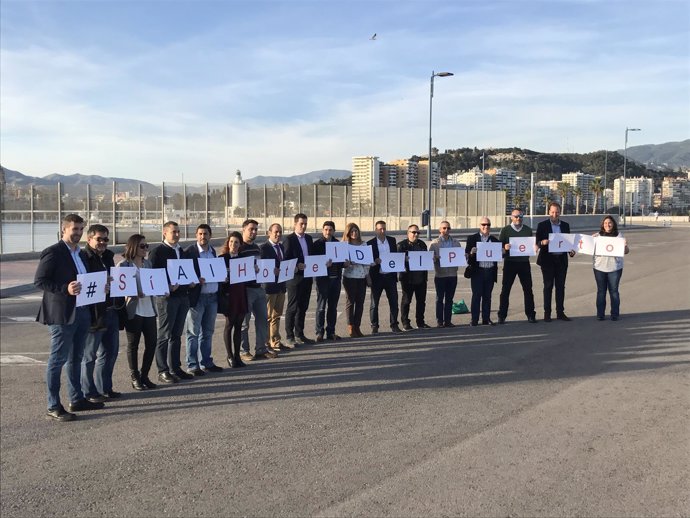 Ciudadanos presenta una campaña de apoyo al hotel del puerto de Málaga 