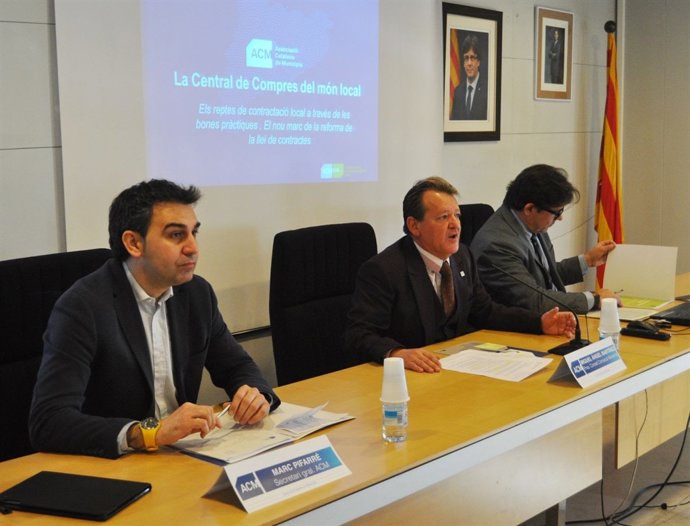 M.Pifarré, M.A.Martínez i M.A.Escobar, durant la presentació