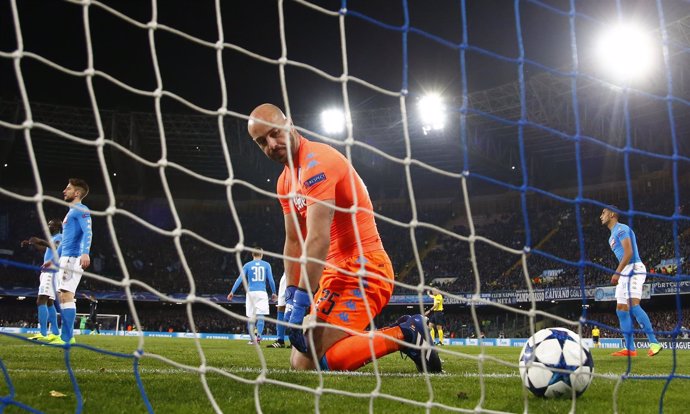 Pepe Reina tras encajar un gol del Real Madrid en Champions