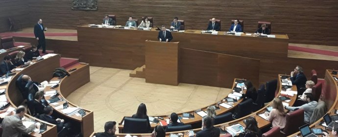 Ximo Puig interviene en el pleno de las Corts Valencianes