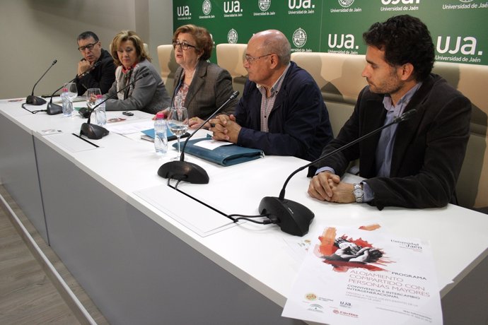 Presentación del programa de la UJA de alojamiento de universitarios con mayores