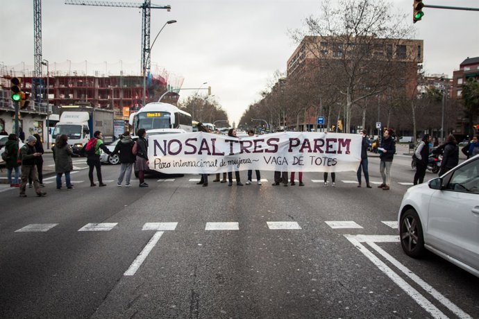Atur viari en Gran Via de Barcelona pel Dia internacional de la dona