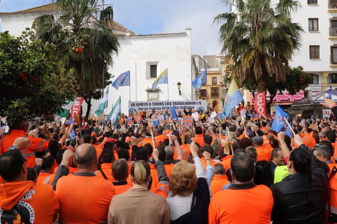 Unas 1.500 personas se manifiestan en Algeciras en apoyo a los estibadores