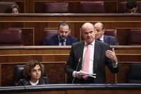 Guindos dice que el 'rating' de España es un "problema" para captar inversiones tras el Brexit