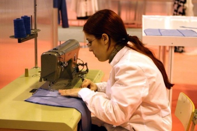 Una treballadora en el seu lloc laboral