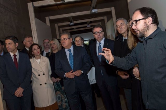 Zoido inaugura una exposición sobre el 11M en Alcalá de Henares