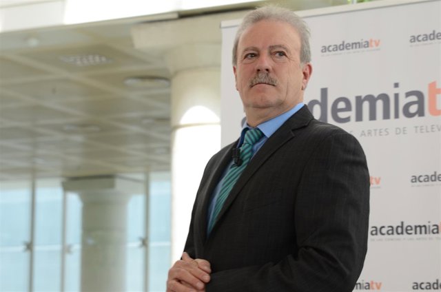 Manuel Campo Vidal en el plató del debate a cuatro