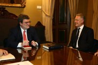 El alcalde de Bilbao recibe el embajador del Reino Unido en España, Simon Manley