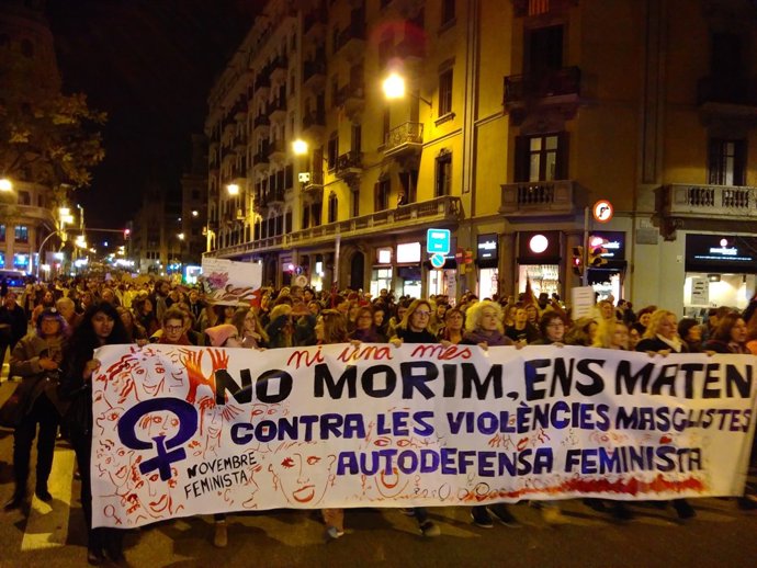 Milers de dones marxen a Barcelona per reclamar la igualtat