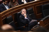 El Gobierno ve "extraño" que se enfoque en el PP la comisión sobre financiación irregular y apuesta por dialogar