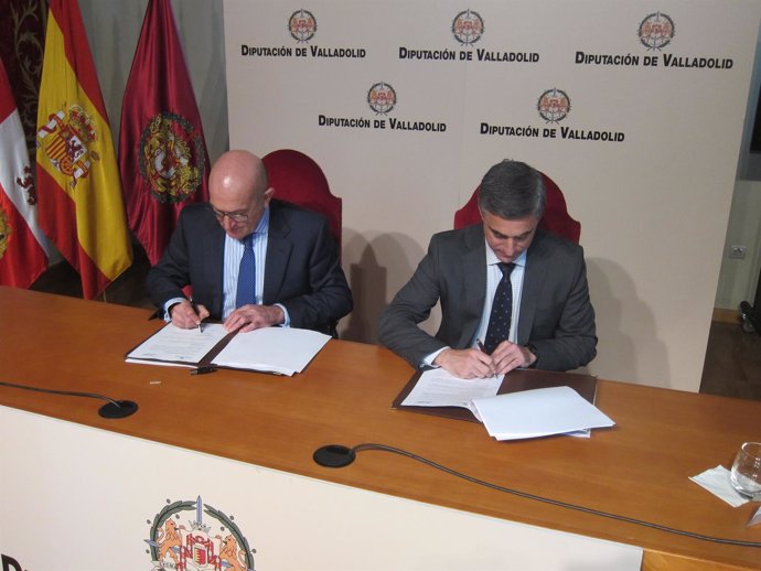 Valladolid. Carnero y Barbero firman el convenio                           