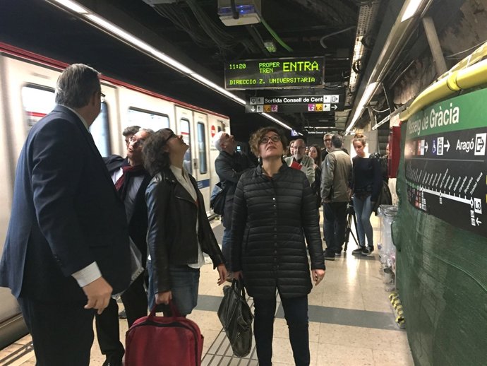 Les regidores Mercedes Vidal i Montserrat Ballarín al Metro de Barcelona