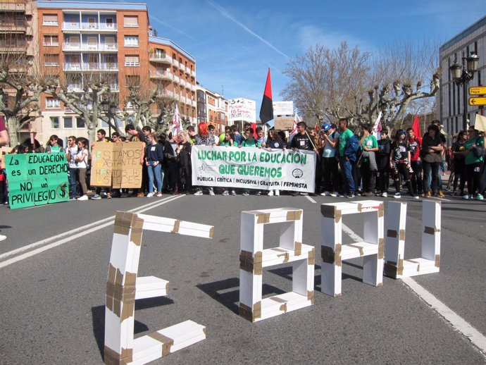  Manifestación De Estudiantes En Logroño Huelga 9M                           