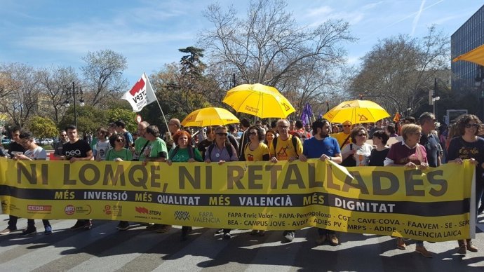 Manifestación contra la LOMCE en València