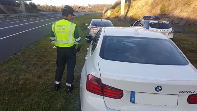 Interceptado en Lousame un conductor que duplicaba la velocidad permitida.