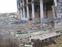 Ecologistas denuncia ante la Junta y el Seprona restos de amianto en una fábrica abandonada de Camas