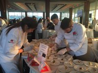 El chef madrileño Javier Estévez participa en el menú de una multitudinaria gala benéfica en Nueva York