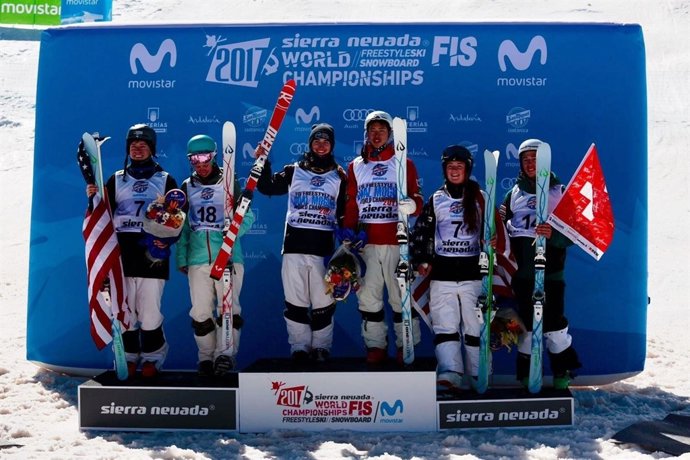  La Francesa Perrine Laffont Y El Japonés Ikuma Horishima En Sierra Nevada 2017