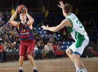 El Barça evita el KO sin convencer