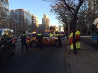 Un motorista sufre la amputación de una pierna tras un accidente de tráfico en la Castellana