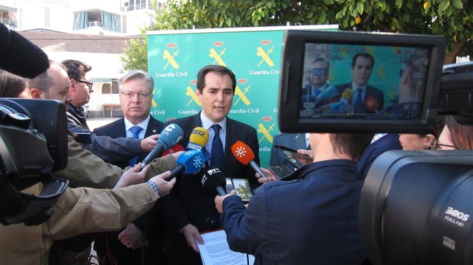 José Antonio Nieto atiende a los medios