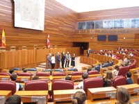 El cómic 'Jimena y el dron Cecyl' acerca a los escolares la "labor" democrática que se realiza en las Cortes