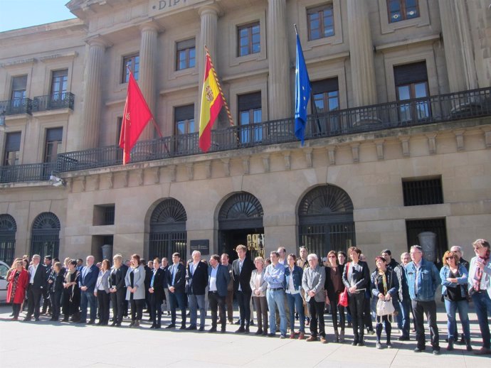 Concentración en Pamplona para conmemorar el Día de las Víctimas del Terrorismo
