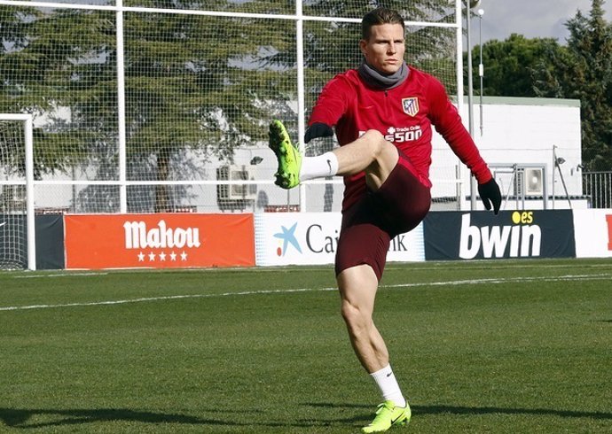 Gameiro entrena con el Atlético de Madrid