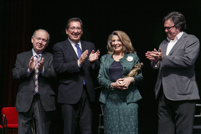 La Fundación Cajasol entrega la distinción 'Jueves Flamencos' a Cristina Heeren