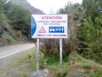 La Diputación de Málaga instala nueva señalización en carreteras provinciales para mejorar la seguridad de ciclistas
