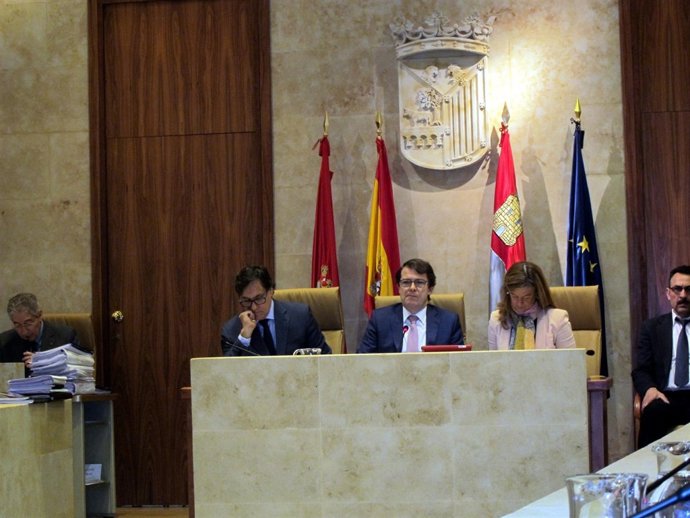 Pleno en el Ayuntamiento de Salamanca.                               