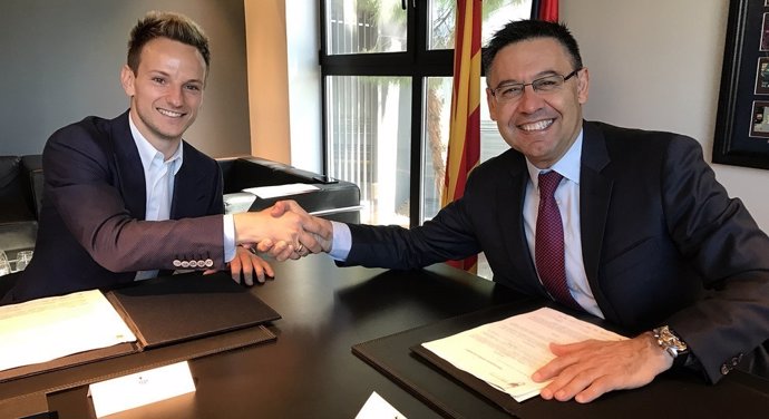 Ivan Rakitic firma su renovación con el FC Barcelona