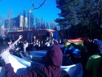 Tensión entre miembros de Hazte Oír y los estudiantes de la Complutense por la presencia del polémico bus en el campus