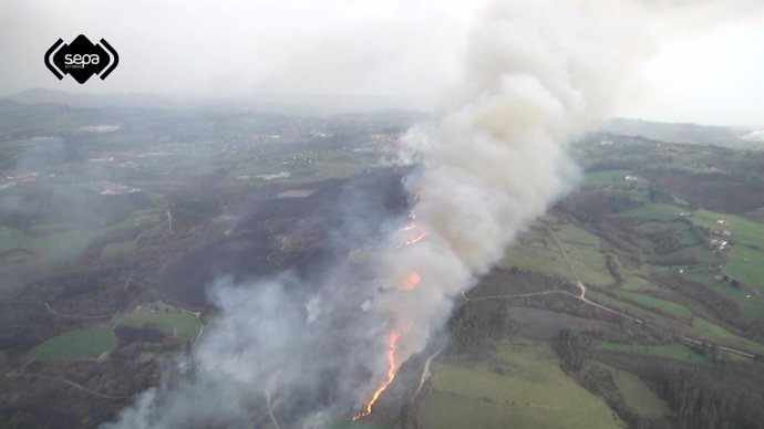 Incendio forestal en La Fresneda, Siero