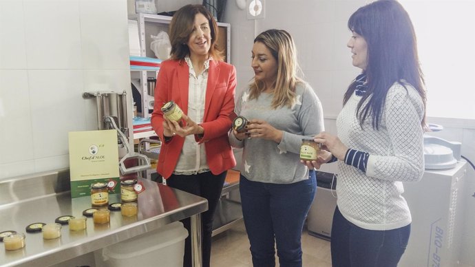 La diputada María López Asensio en las instalaciones de Chef d'Aloe.