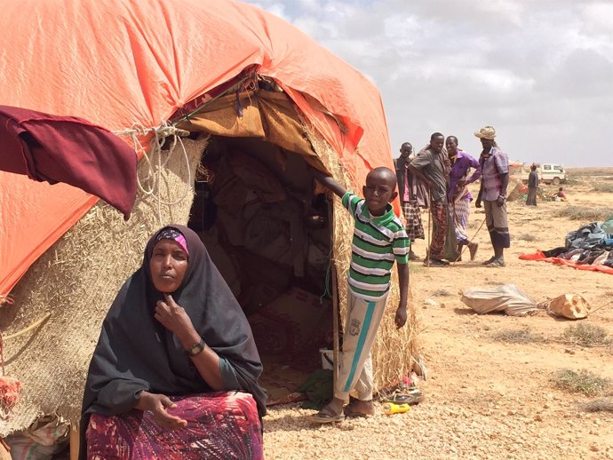 Un familia somalí desplazada.