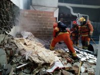 Un incendio en una caseta de residuos obliga a derribar una nave en Quart de Poblet
