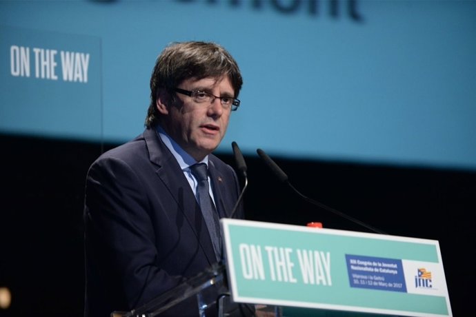 El president de la Generalitat,  Carles Puigdemont, en un acte de la JNC