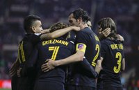 El Atlético gana en Granada y aprovecha el patinazo del Sevilla