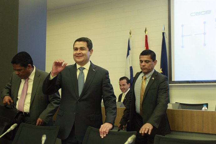 El presidente de Honduras, Juan Orlando Hernández, en la sede de la CEOE