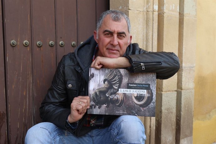 El fotógrafo Francisco Sánchez Moreno muestra su nuevo libro