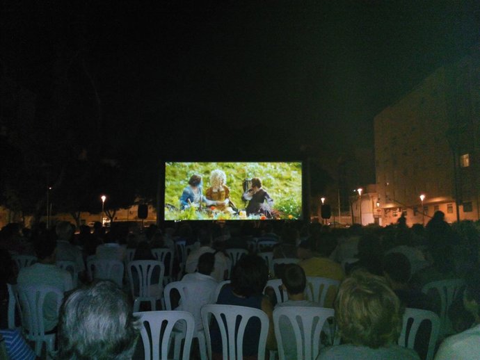 El Circuito de Cine de Verano permite disfrutar del séptimo arte al aire libre. 