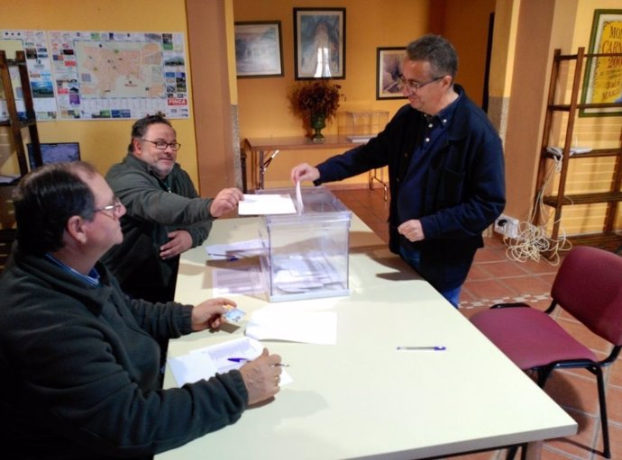 Ignacio Huertas vota en las elecciones al campo en Extremadura
