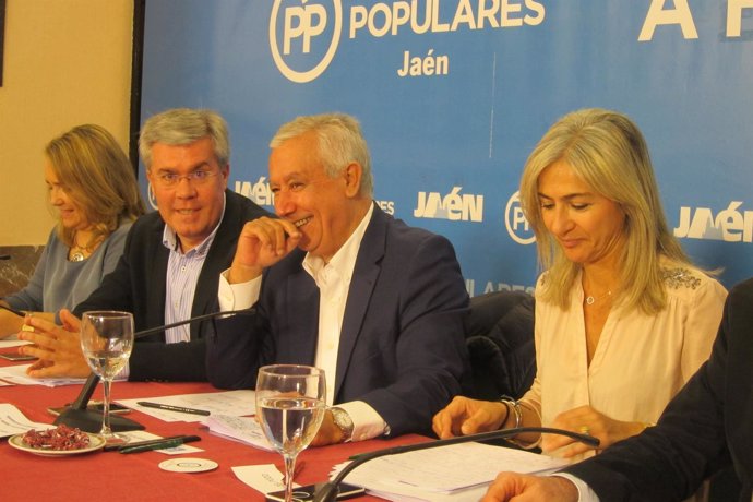 Fernández de Moya, Arenas y Del Pozo, presentan ponencia económica del PP-A.